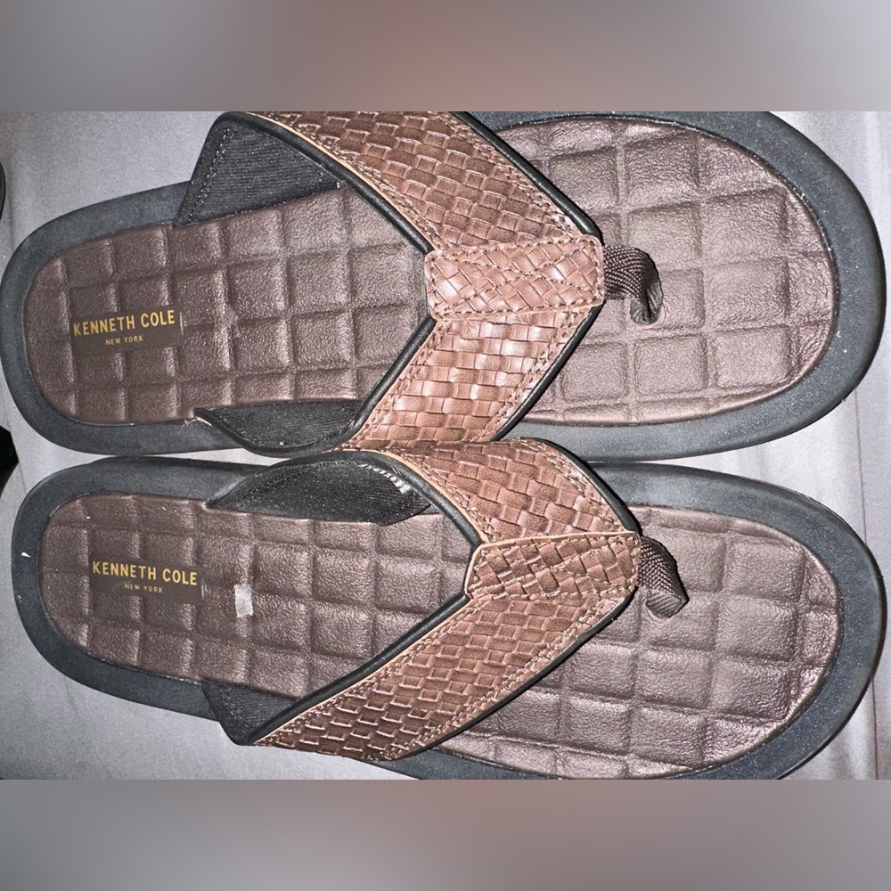 Size 12M Kenneth Cole sandals